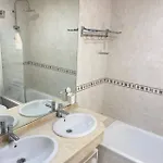 Cozy Close Shopping Centre And Apartamento